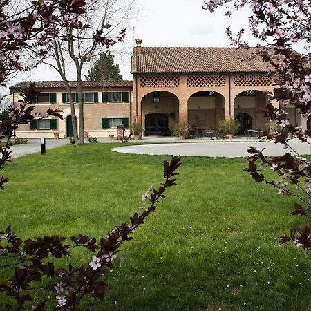Agriturismo Tenuta Casteldardo Besenzone Bagian luar foto